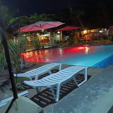 Rrj'S Beach Resort 오슬롭 외부 사진