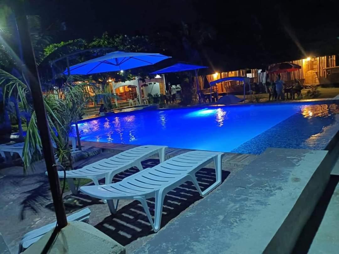Rrj'S Beach Resort 오슬롭 외부 사진