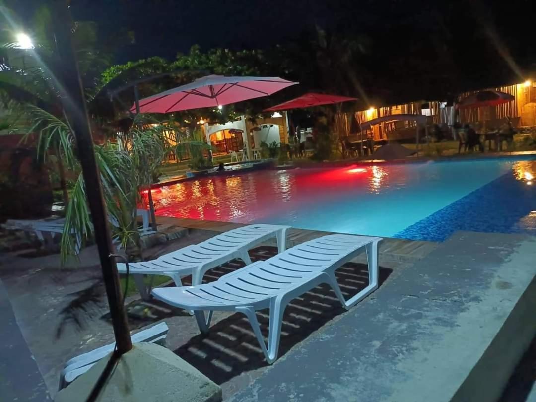 Rrj'S Beach Resort 오슬롭 외부 사진