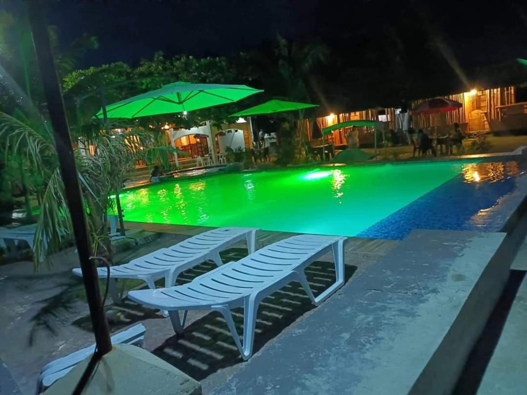 Rrj'S Beach Resort 오슬롭 외부 사진